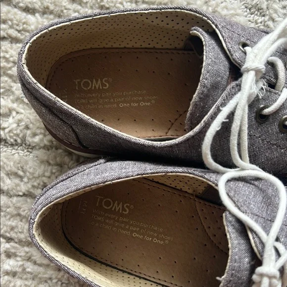 Toms Brown and White Canvas Oxfords with Minimalist Design Size 11 - Picture 3 of 10